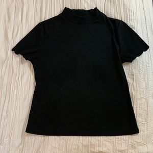 Black tee scallop cut on arms